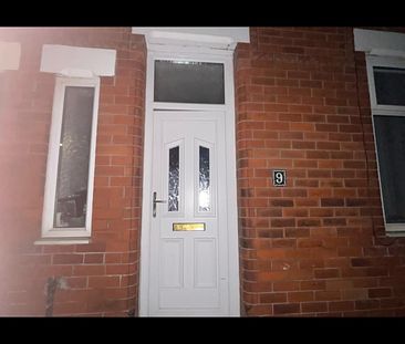 Room in a Shared House, Cedric Street, M5 - Photo 4