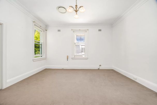 HARBOURSIDE 2 BEDROOM APARTMENT ELEGANCE IN DARLING POINT WITH HARBOUR VIEWS - Photo 1