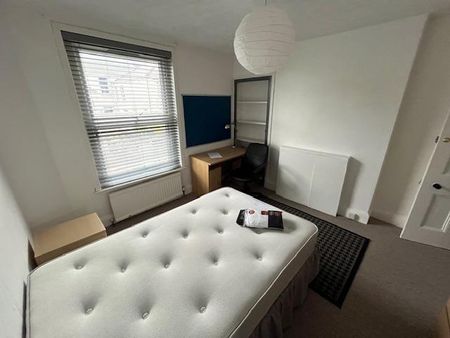 6 bedroom house to rent - Photo 3