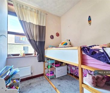 3 bedroom end of terrace house to rent - Photo 3