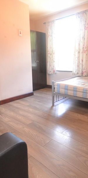 1 bedroom Flat To Let - Photo 1