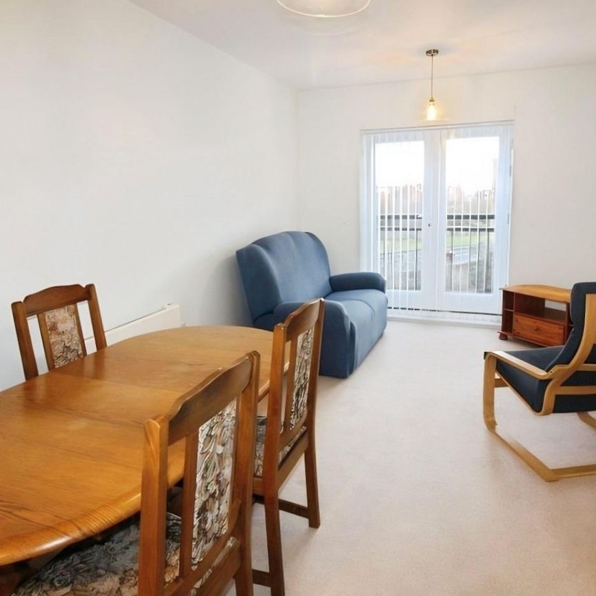 2 bedroom Flat To Let - Photo 1