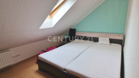 Gemütliche Dachgeschosswohnung mit Einbauküche - Foto 3