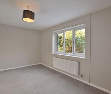 2 bedroom detached bungalow to rent - Photo 2