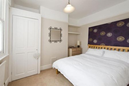 4 bedroom terraced house to rent - Photo 2