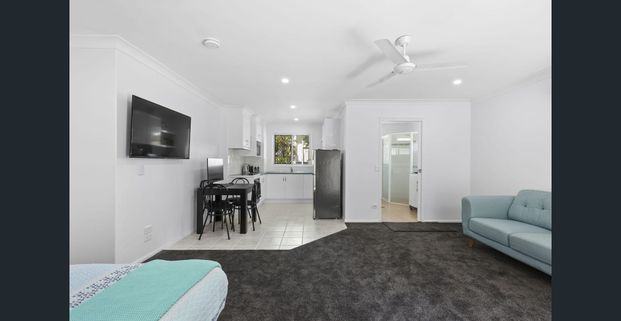 Bright, Private & Low-Maintenance 1 Bedroom Granny Flat - Photo 1