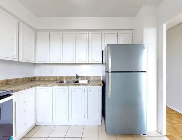 4 Goldfinch Court - Lambeth House | 4 Goldfinch Court, Toronto - Photo 1