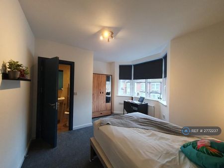 1 bedroom in a house share to rent - Photo 2