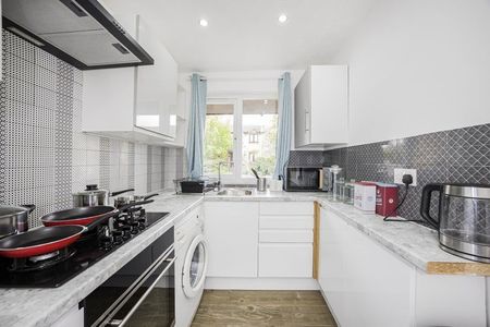 Room in a Shared House, High St, E15 - Photo 3