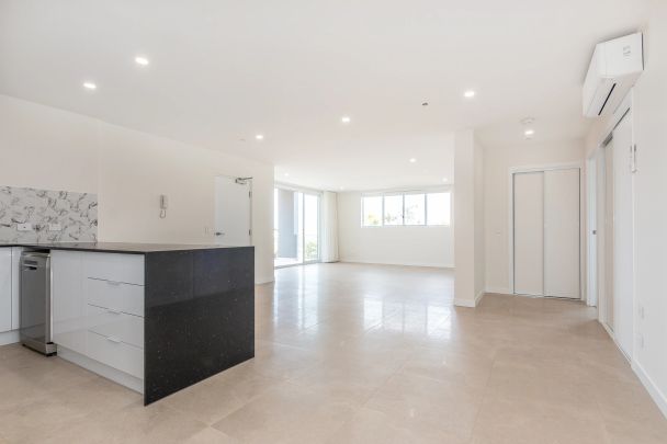 Stunning New 3-Bedroom Unit with Spectacular Views of Moreton Bay! - Photo 1