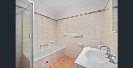 Beautifully Presented 4 Bedroom Family Home - Photo 5