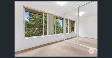 Bright Apartment in Convenient Location - Photo 3