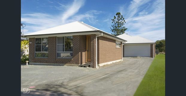 Modern Near New Home - Fully Furnished - Photo 1