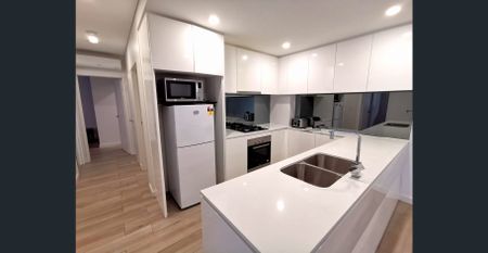 Fully Furnished 2 bedroom apartment, only $1100 per week next to Westfield Burwood! - Photo 3