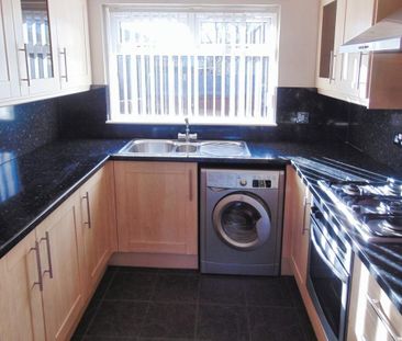 2 bedroom ground floor flat to rent - Photo 4