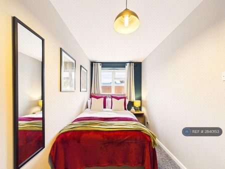5 bedroom terraced house to rent - Photo 3