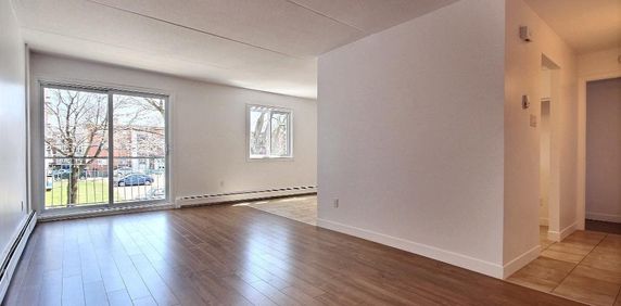 TRÈS GRAND 4 ½ -RÉNOVÉ LIMOILOU - 1245$/MOIS (CHAUFFÉ-EAU CHAUDE) - À PARTIR DE OCTOBRE OU NOVEMBRE - Photo 2