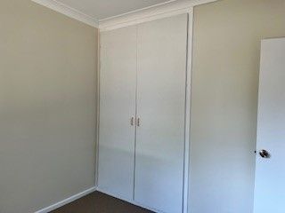 Lowset 2 bedroom unit close to school - shops and beach - Photo 2