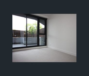 Stunning, 2 bedroom, 2 bathroom with huge private courtyard! - Photo 5