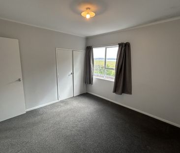 TE ATATU PENINSULA - Harbour view 3 bedroom - Photo 5