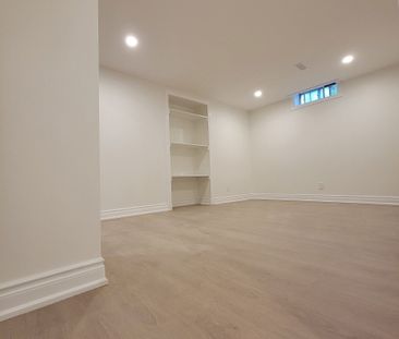 For Lease - 14 Eves Court, Newmarket, Ontario - Photo 5