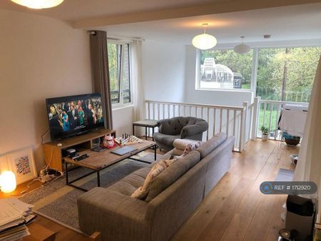 3 bedroom flat to rent - Photo 2