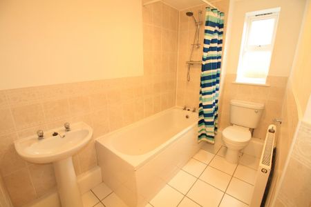 2 bedroom flat to rent - Photo 4