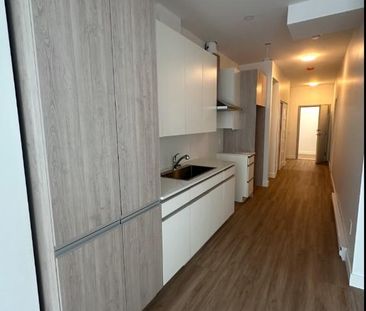 Studio-style condo à louer libre 1 Mars 2025 - Photo 2
