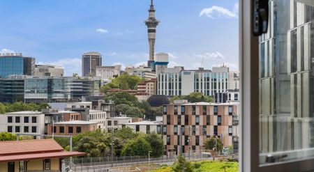 Superb Apartment with Carpark - Photo 2