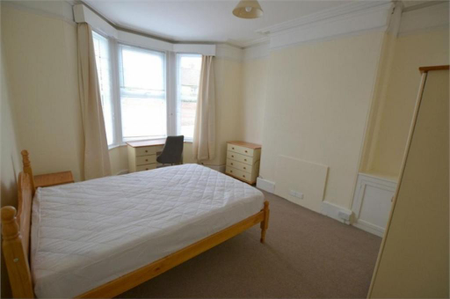 4 bedroom terraced house to rent - Photo 3