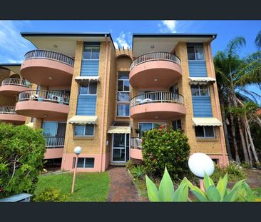 Spacious Coastal Living in the Heart of Southport - Photo 4