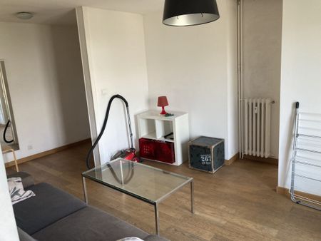 Location Appartement 4 pièces 69m² MARSEILLE 5ème - Photo 2
