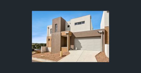 Spacious Family Home in a Prime Location - Photo 3