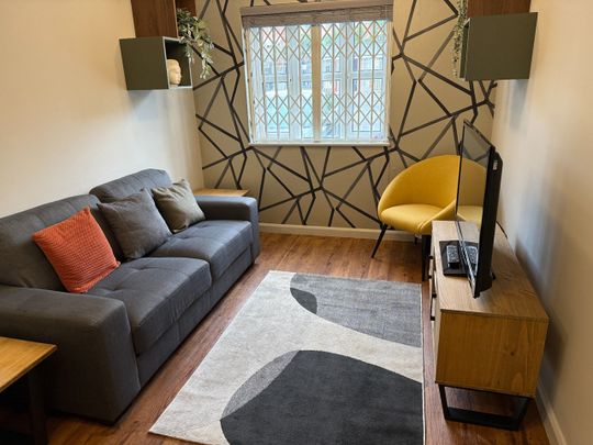 6 Bed Terraced House, Gadd Street, NG7 - Photo 1