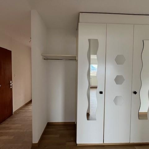 Bel appartement de 3.5 pièces au 7ème étage partiellement rénové avec vue - Foto 1