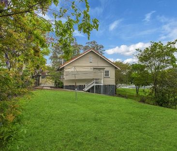 LARGE 3 BEDROOM HOUSE IN ENOGGERA !! Brand new Bathroom! - Photo 5