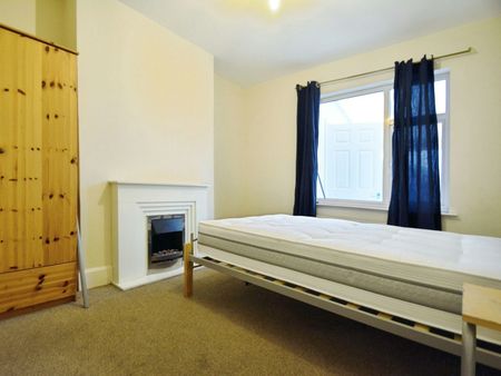 House share to rent on - Photo 2