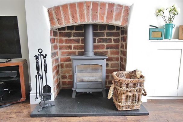 2 bedroom terraced house to rent - Photo 1