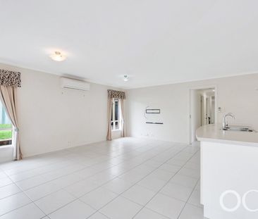 Open the Door to Relaxed Coastal Living & Flexible Family Space - Photo 3