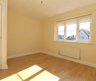 2 bedroom end of terrace house to rent - Photo 3