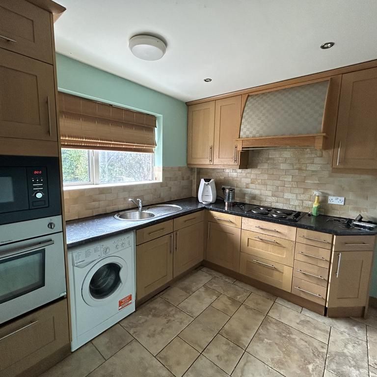 3 bedroom semi-detached house to rent - Photo 1