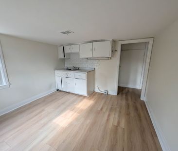 6530 Ash St, Niagara Falls (6) - 2 Bedroom Upper Unit - Photo 4
