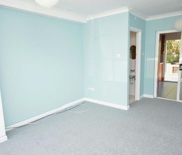 5 bedroom semi-detached house to rent - Photo 4