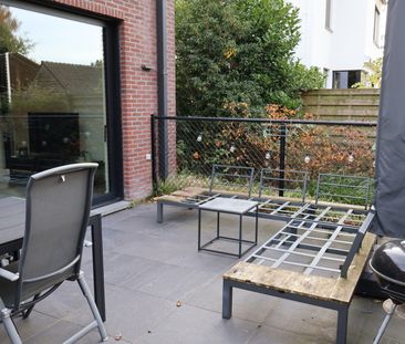 Gelijkvloers appartement met terras, carport en berging. - Photo 1
