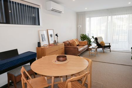 Petone Townhouse - Photo 2