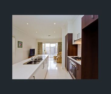 Beautiful Two Bedroom in Great Location - Photo 4