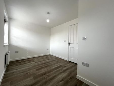 2 bedroom semi-detached house to rent - Photo 2