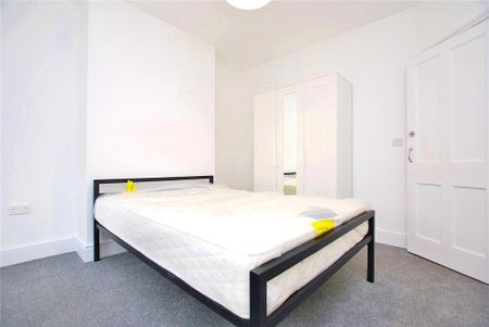 4 bedroom semi-detached house to rent - Photo 5