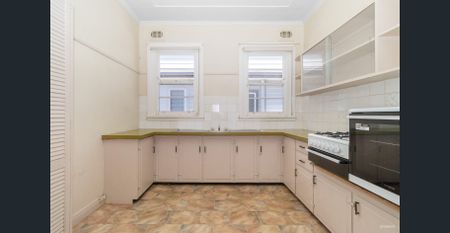 CHARMING NEW LAMBTON COTTAGE WITH GREAT YARD & SECURE PARKING - Photo 5