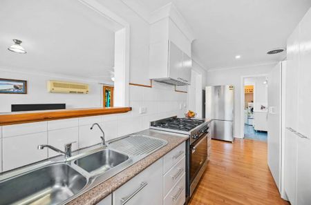 FAMILY LIVING IN THE HEART OF TOWN - Photo 5